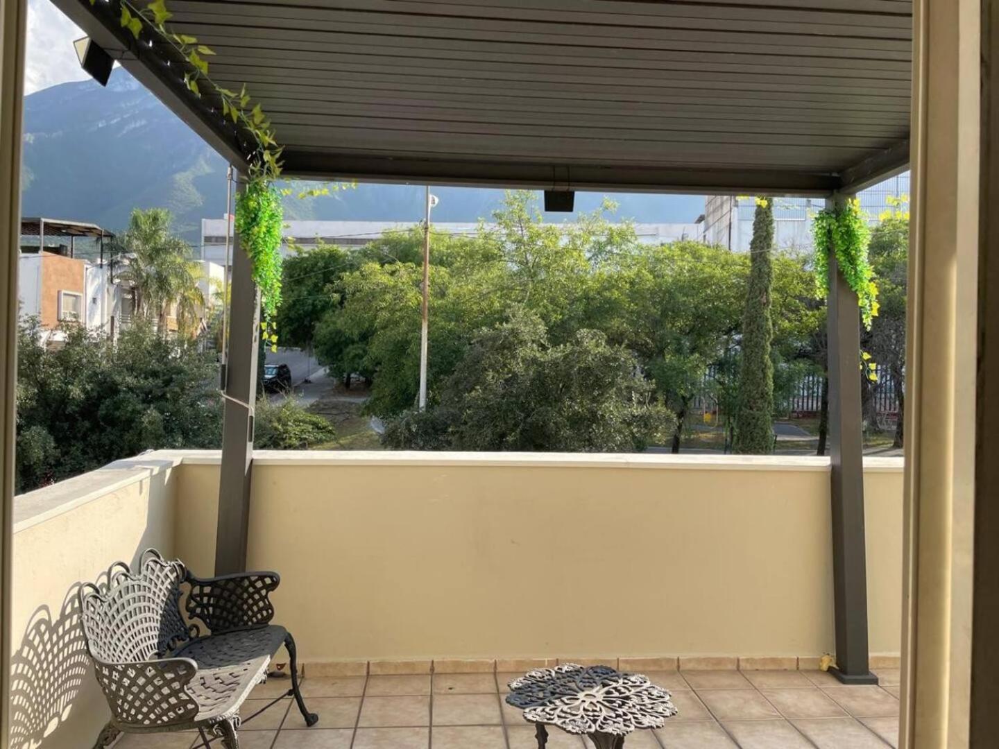 La Casa Rosa Monterrey Villa Exteriör bild